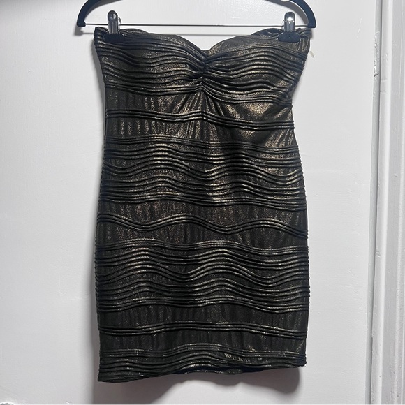 imagenation Tops - ✨Y2K Chic Strapless Black and Gold shirt